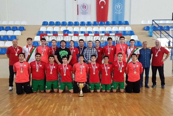 Karşıyaka Belediyespor şampiyonluk yolunda