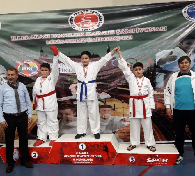 Osmaniyeli karateciler 5 madalya kazandı