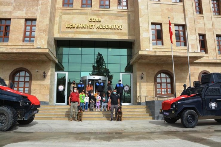 Cizre’de minik öğrenciler emniyet müdürlüğünü gezdi