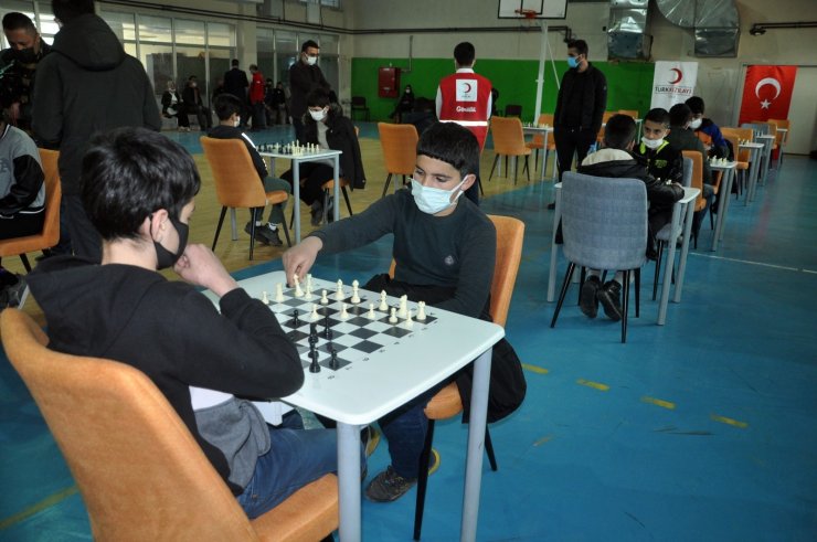 Yüksekova’da okullar arası satranç turnuvası
