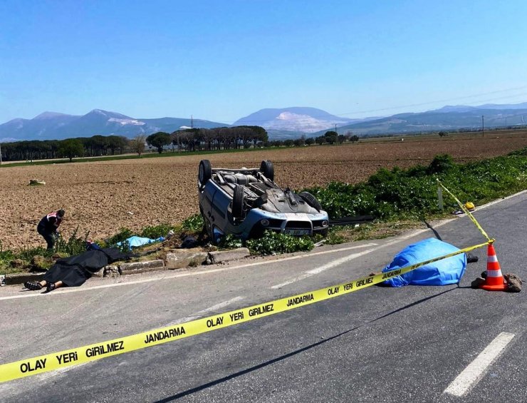 İzmir’de süt kamyonu ile hafif ticari araç çapıştı: 3 ölü, 4 ağır yaralı