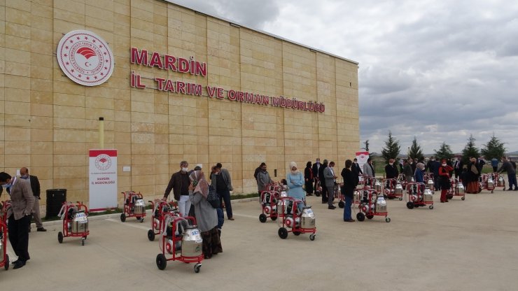 Mardin’de Hijyenik Sütler ve Yorulmayan Bedenler Projesi kapsamında süt sağım makineleri dağıtıldı