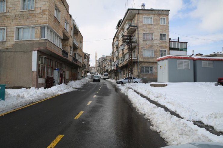 Belediye ekipleri karla mücadelesini sürdürüyor