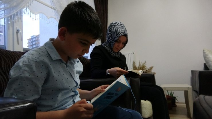 "Yarenler Okuyor" projesi sayesinde aileler kitap okuyor