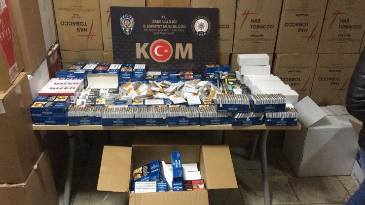 İzmir’de binlerce gümrük kaçağı ürün ve 9 bin 500 litre kaçak akaryakıt ele geçirildi