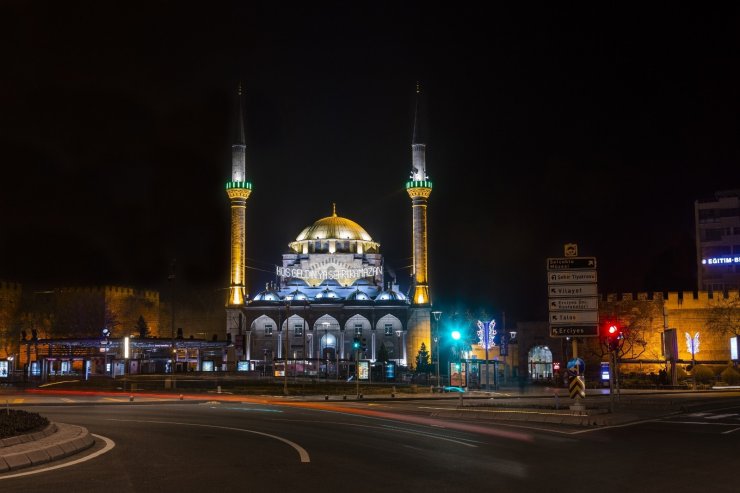 Büyükşehir, Bürüngüz Camisi’ne gerdanlığını taktı