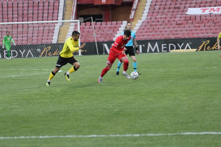 TFF. 1. Lig: Balıkesirspor: 0 - İstanbulspor: 1 (İlk yarı sonucu)