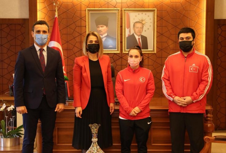Avrupa Halter Şampiyonasında üçüncü olan Şaziye Erdoğan, Vali Becel’i ziyaret etti