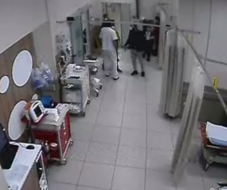 Beylikdüzü’nde hastanede korona virüs testi istemeyen adam sağlıkçılara dehşet yaşattı