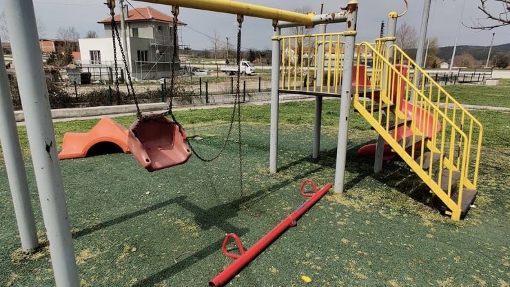Yenice’de çocuk parkına çirkin saldırı