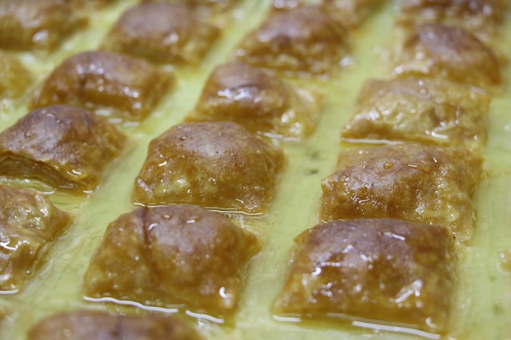 Ramazan ayının vazgeçilmezi, börek görünümlü tatlı: Laz Böreği