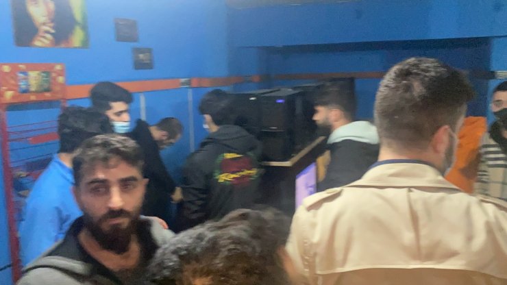 Beyoğlu’nda internet kafede “Counter-Strike” maçına polis baskını