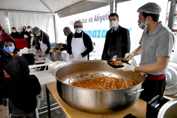 Osmangazi’de günlük 2 bin 500 kişiye sıcak iftar yemeği