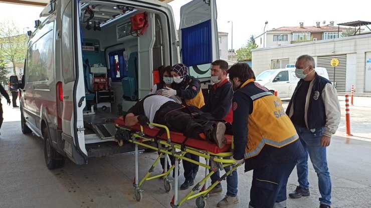 Bursa’da taşıdığı malzemelerin altında kalan işçi yaralandı