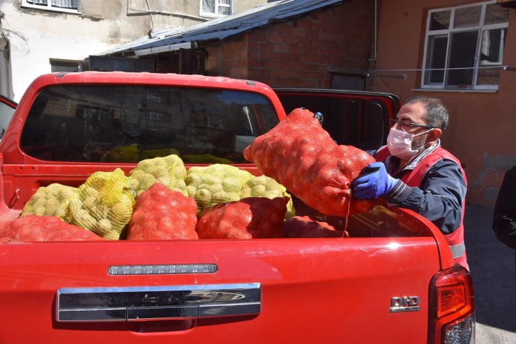 Sinop’ta ihtiyaç sahiplerine patates-soğan dağıtılıyor