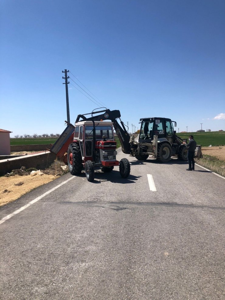 Çiftçinin traktörü devrildi, imdada Kocasinan Belediyesi yetişti