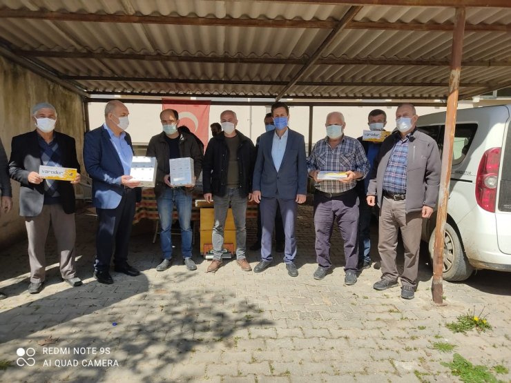 Osmaneli’de arı üreticilerine yüzde 50 hibeli ilaç dağıtımı yapıldı