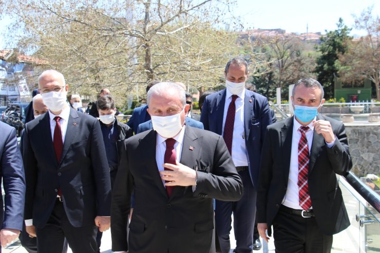 TBMM Başkanı Şentop, Hacı Bayram Veli Camii’nde cuma namazı kıldı