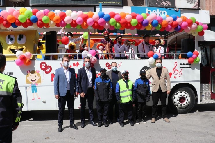 Yalova’da çocuklara 23 Nisan otobüsü sürprizi