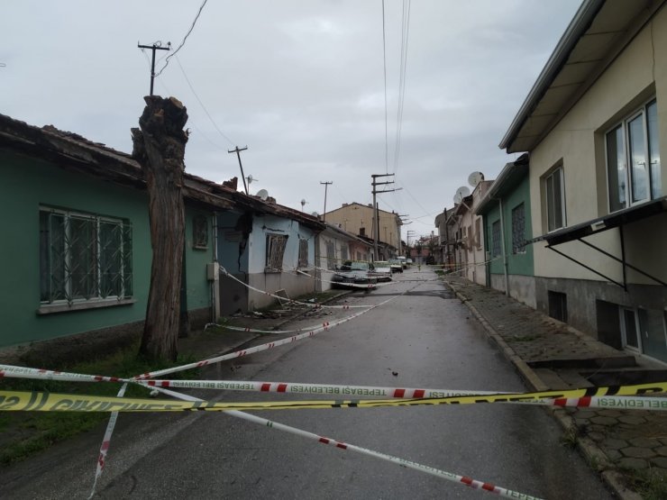 Helyum tüpleri patladı, ev kullanılmaz hale geldi