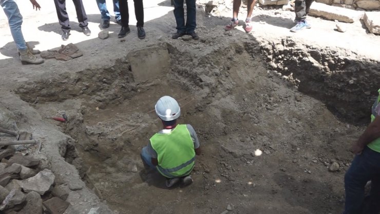 Kuşadası Kadı Kalesi’nde 13. yüzyıldan kalma insan iskeletleri bulundu