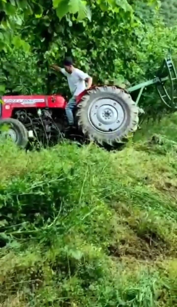 Devrilen traktörden şans eseri kurtuldu