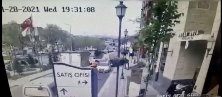 İstanbul’da lüks sitede kazma ve silahlı kavga kamerada