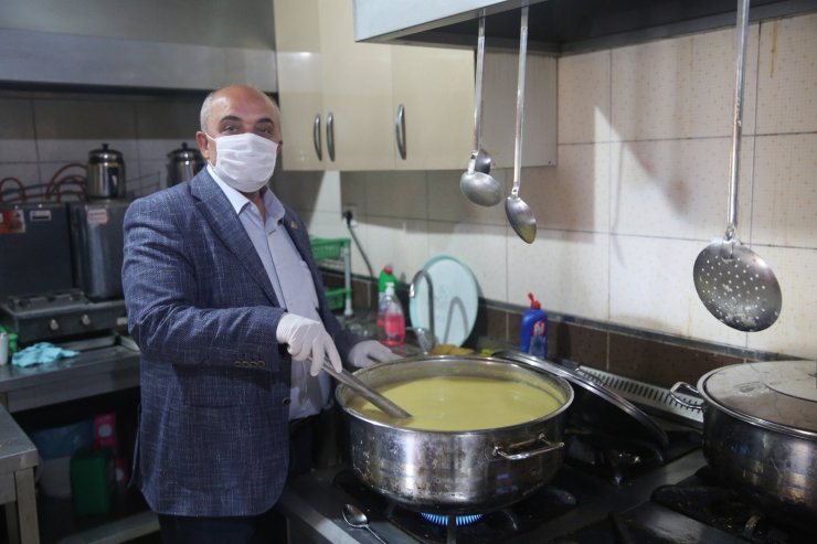 İhsaniye Belediyesi, Ramazan ayı boyunca 65 aileye günlük iftar yemeği dağıttı