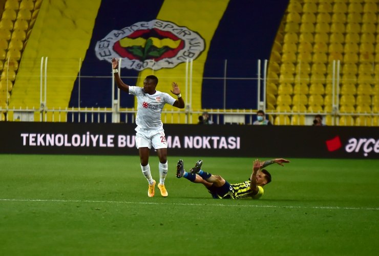 Süper Lig: Fenerbahçe: 0 - DG Sivasspor: 1 (İlk yarı)