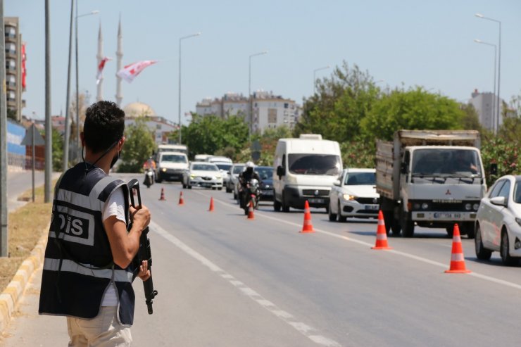 Antalya’da bayram öncesi polisten sıkı kontrol