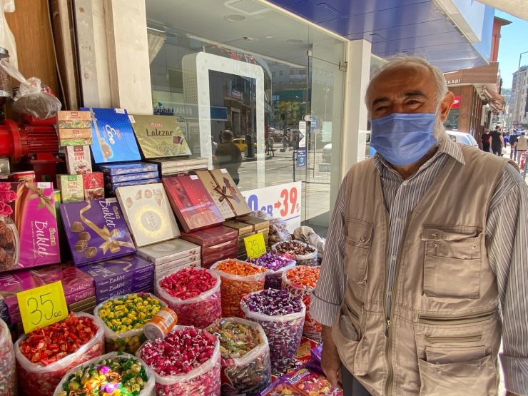 Zonguldak’ta bayram öncesi şekerleme için kuyruğa girdiler
