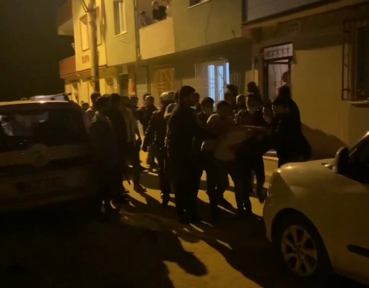 Bursa’da sıcak dakikalar...Kısıtlamaya uymayan şahıslar kendilerini uyaran polise saldırdı: 3 gözaltı