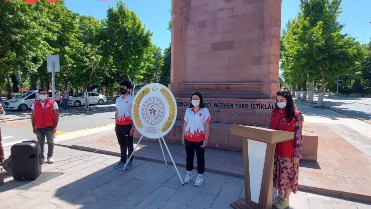 Malatya’da Atatürk anıtına çelen sunuldu