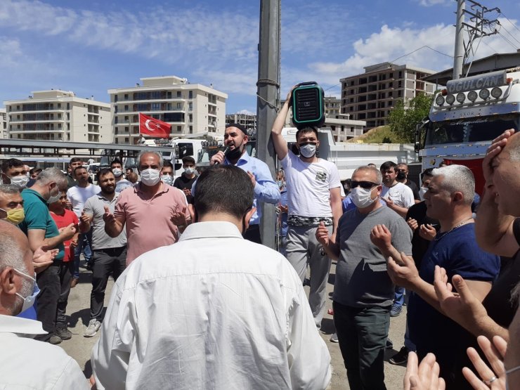 İzmir’de onlarca araçla Filistin’e destek konvoyu