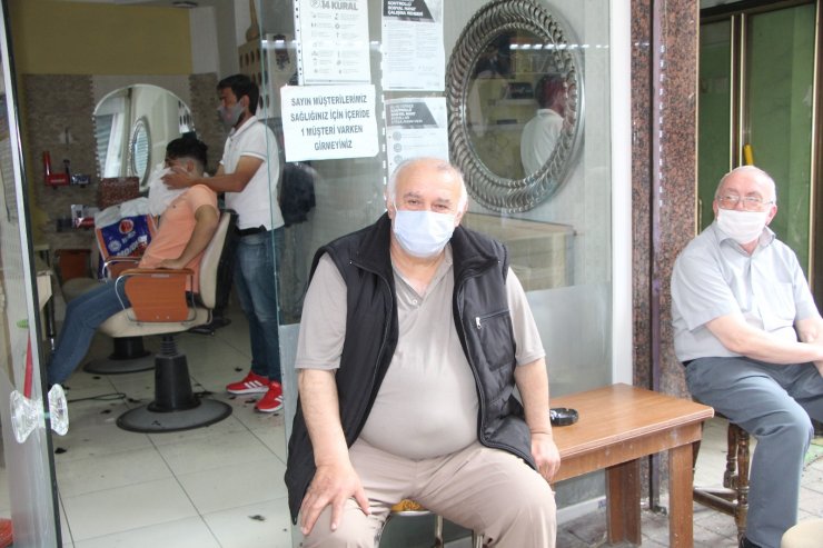 Devrek’te berber ve çay ocakları hizmet vermeye başladı