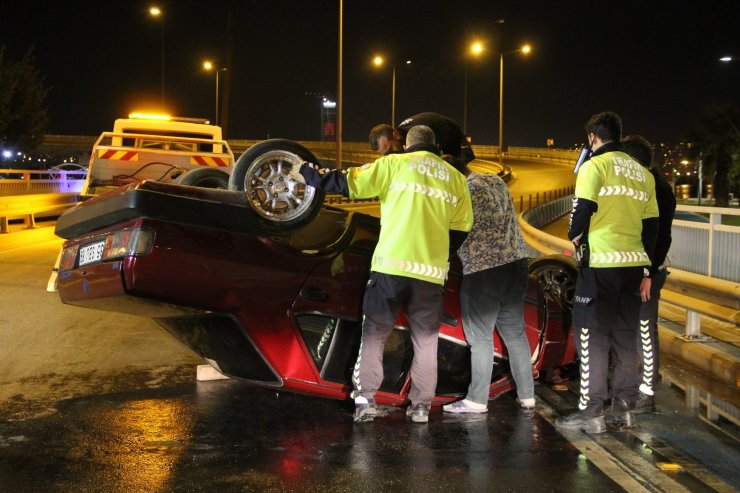 İzmir’de takla atan otomobilin sürücüsü yaralandı