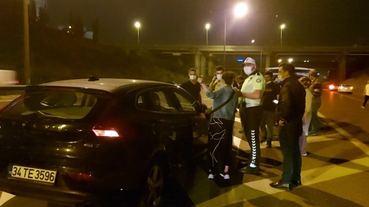 Ataşehir TEM bağlantı yolunda 3 araç zincirleme kaza yaptı