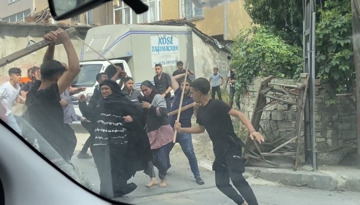 Beyoğlu’nda kız kaçırma kavgası meydan muharebesine dönüştü: O anlar kamerada