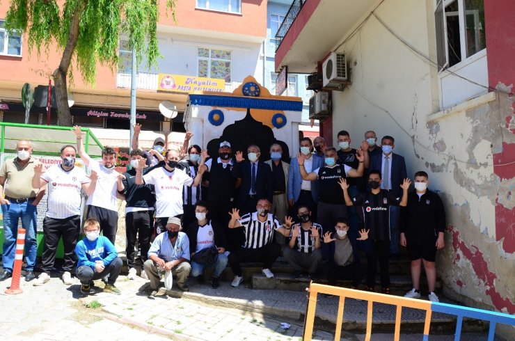 Şampiyon Çeşmesi bu yıl ‘siyah-beyaz’