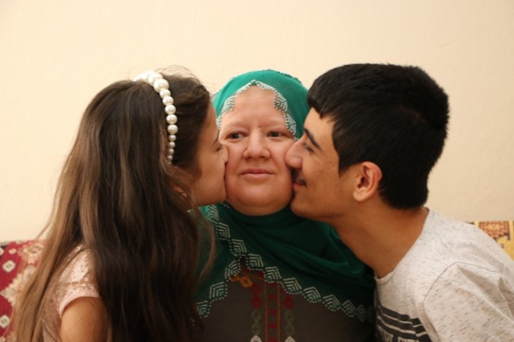 Özel çocuklarına devletin desteğiyle hem anne, hem baba oldu