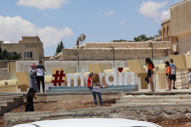 Mardin’e gelen Amerikalı turist gördüklerine hayran kaldı