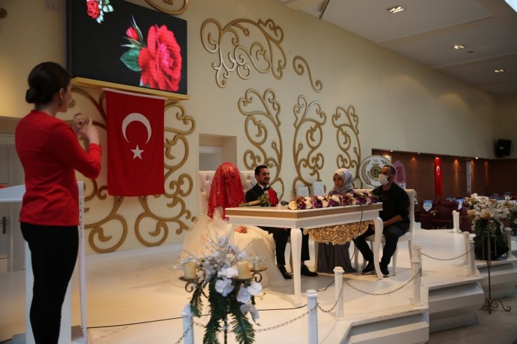 İşaret diliyle bir ömür boyu mutluluğa ‘Evet’ dediler