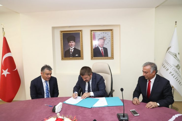 Iğdır’da 24 derslikli okul için protokol imzaları atıldı