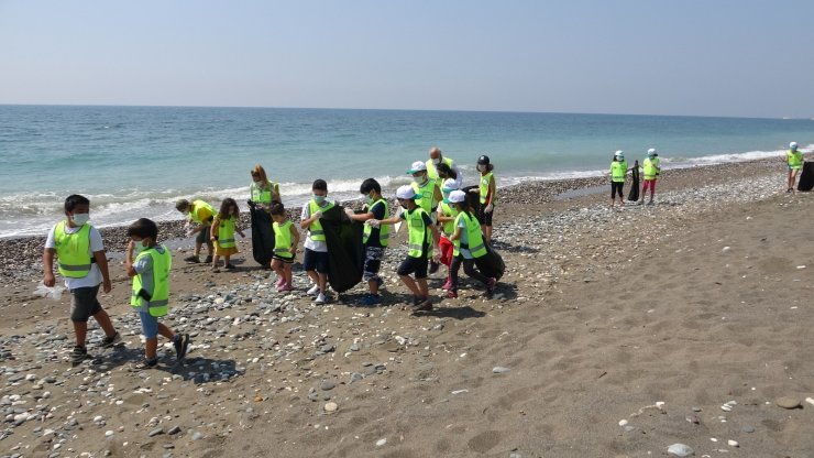 Mersin’de deniz kaplumbağaları için sahil temizliği