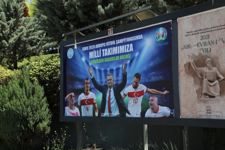 Kayseri Üniversitesi’nden Milli Takımımıza Billboardla Destek