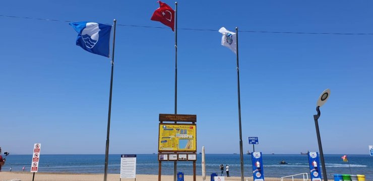 İnkumu plajında mavi bayraklar göndere çekildi