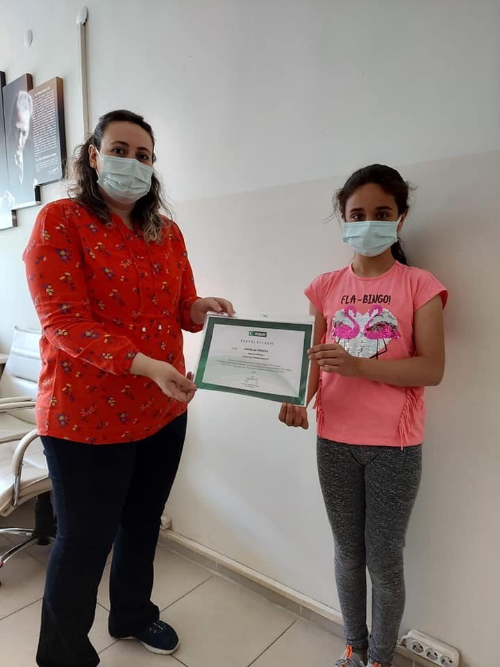 Şiir ve resim yarışması birincilerine başarı belgesi