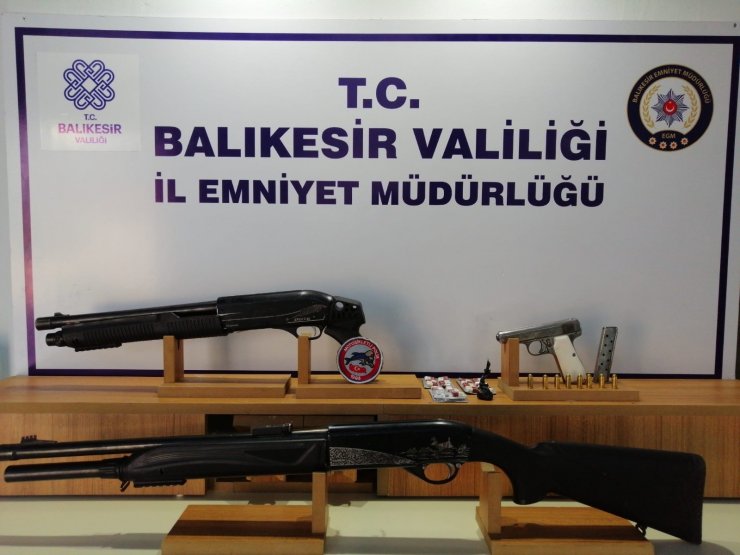 Balıkesir’de polis 24 aranan şahsı yakaladı