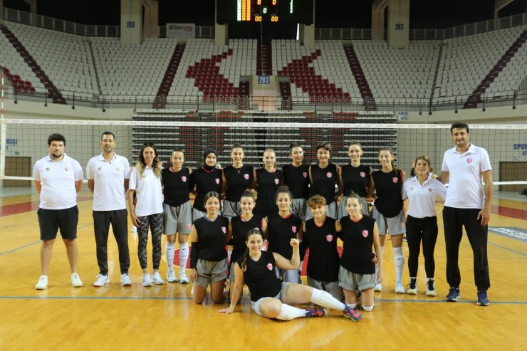 Kepez voleybol A takımı finallerde Antalya’yı temsil etme hakkı kazandı