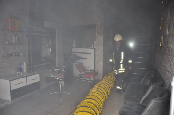 Karaman’da bir iş yerinin bodrum katında çıkan yangın korkuttu
